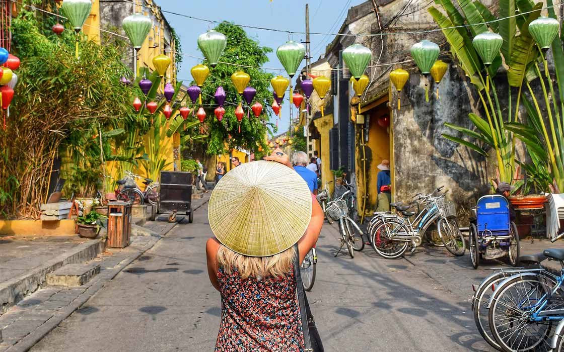 Geschmückte Straße in Vietnam