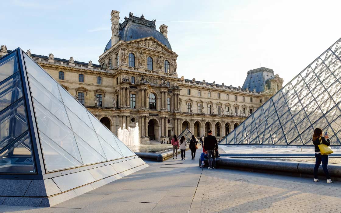 Pyramiden des Louvre in Paris