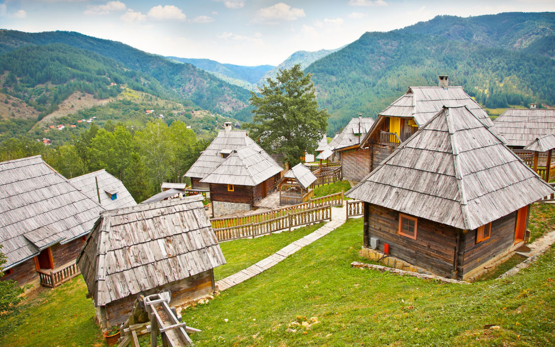 Kleines Dorf in den Bergen.