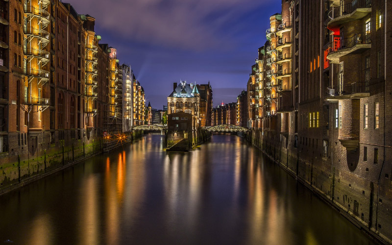 Hamburger Speicherstadt bei Nacht